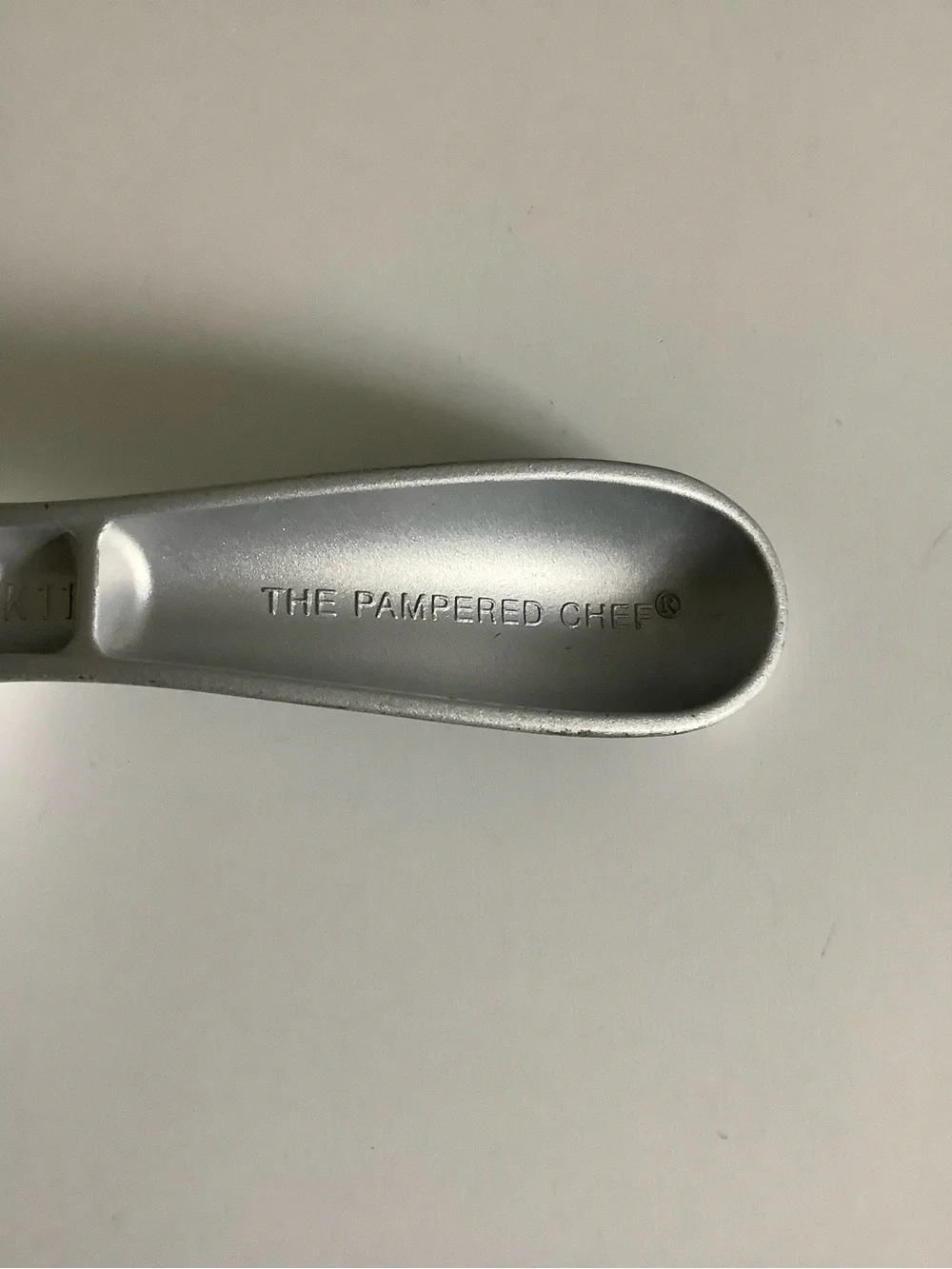 PAMPERED CHEF Garlic Press